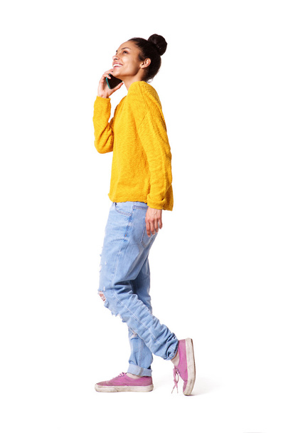 Стильна молода жінка говорить на мобільному телефоні
 - Фото, зображення