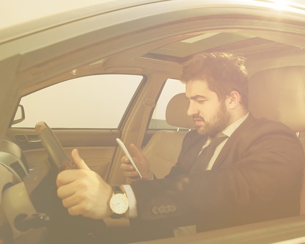 Businessman driving car - Foto, immagini