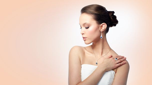 beautiful woman with earring, ring and pendant - Foto, immagini