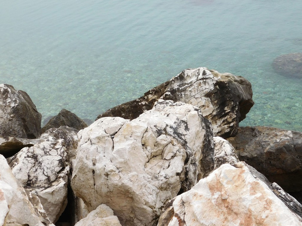 stones and rocks to the sea - Φωτογραφία, εικόνα