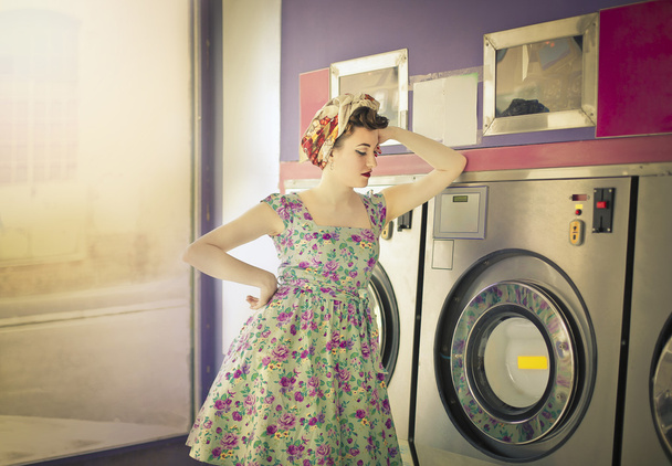 γυναίκα που κάνει το πλυντήριο - Φωτογραφία, εικόνα