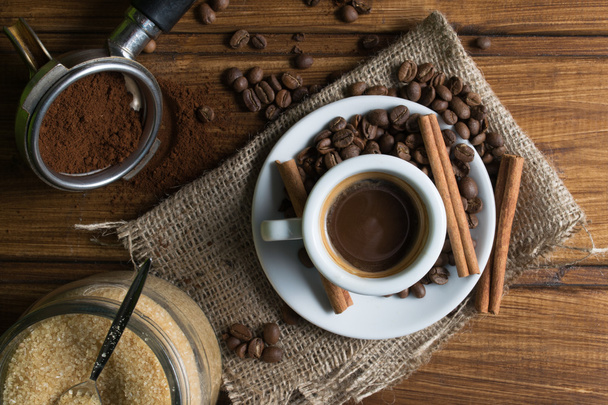 šálek espresso kávy na dřevěné pozadí - Fotografie, Obrázek