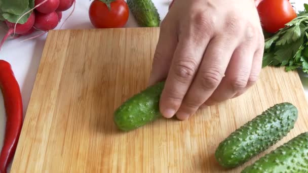 Kesme taze salatalık - Video, Çekim