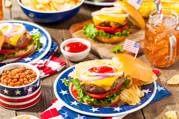Homemade Memorial Day Hamburger Picnic - Zdjęcie, obraz
