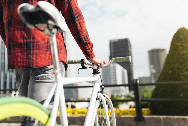 Young man on bike in the city - Fotografie, Obrázek