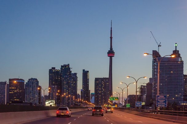 Toronto dálnice v noci s automobily, na - Fotografie, Obrázek