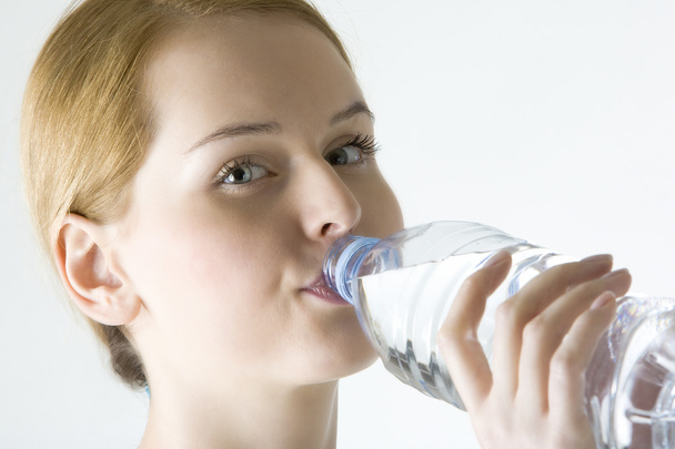 retrato de mujer con botella de agua - Foto, imagen