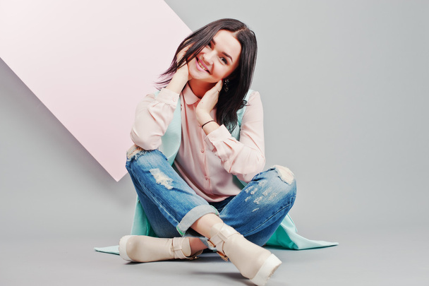 Full length studio portrait of young girl model at ripped jeans  - Foto, Imagem