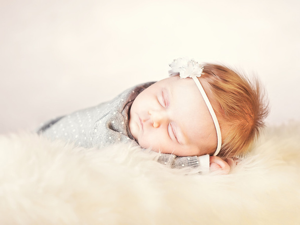 sleeping femal baby - Fotoğraf, Görsel