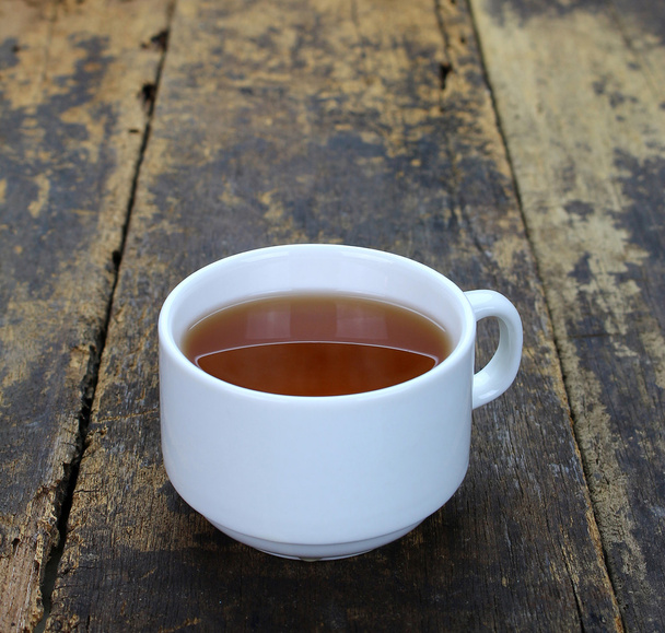 Чашка чая на деревянном фоне
 - Фото, изображение