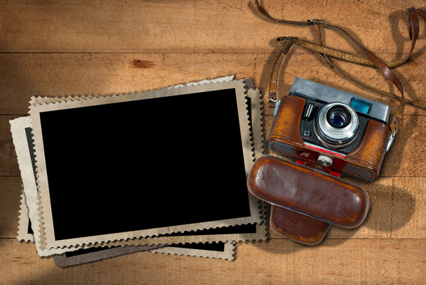 alte Kamera und leere Fotorahmen - Foto, Bild