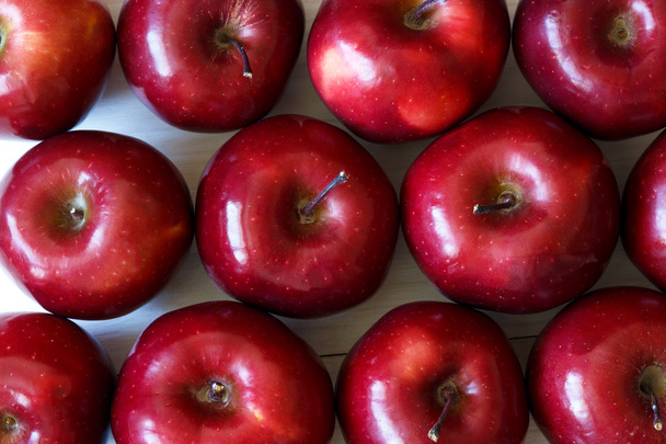赤い美味しい完熟りんごの背景 - 写真・画像