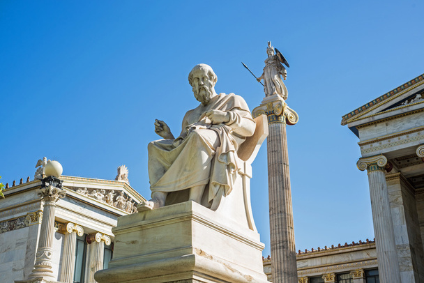 Estatua de Platón en Atenas
 - Foto, Imagen