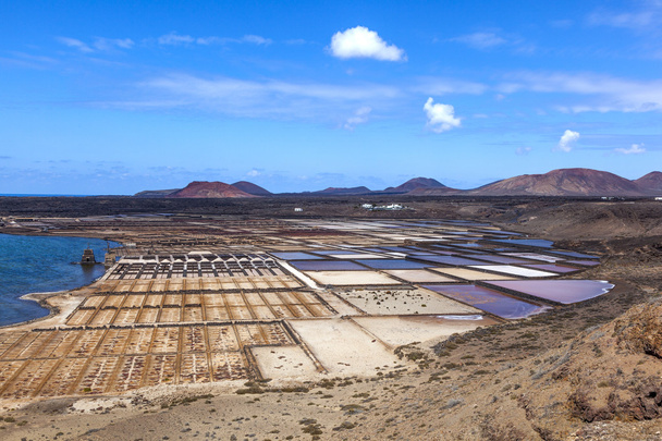 Нефтеперерабатывающий завод "Сальт", соль из Озила, Льяроте, Испания
 - Фото, изображение