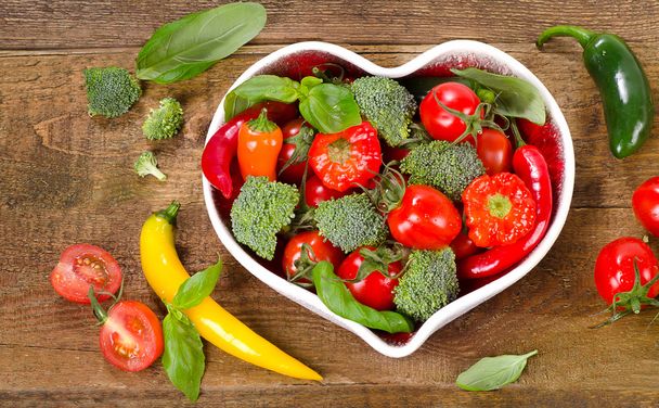Vegetables in heart shape bowl - Foto, Imagem