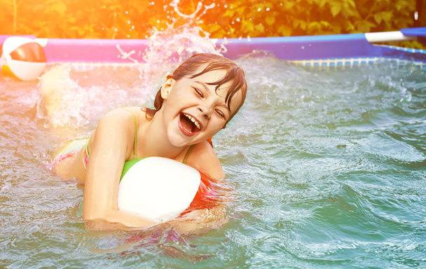 little girl in swimming pool - Fotografie, Obrázek