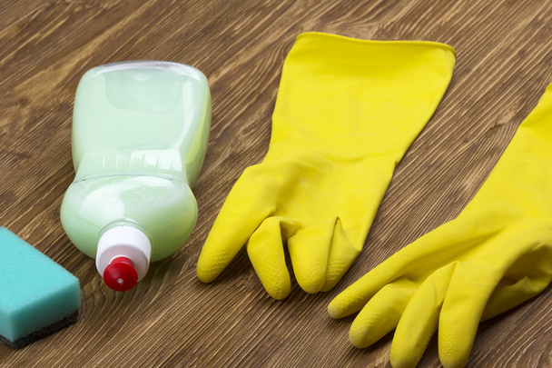 Luvas de detergente, esponja e látex
 - Foto, Imagem