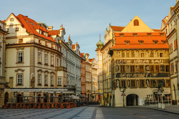 Plaza de la Ciudad Vieja de Praga (Staromestske namesti) por la mañana temprano
 - Foto, Imagen