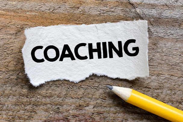 papel desgarrado con inscripción de coaching
 - Foto, imagen