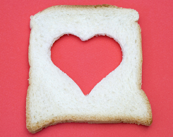 Heart shaped on bread - Foto, Imagen