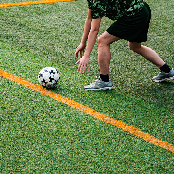 Φόντο πράσινο γρασίδι σε γήπεδο ποδοσφαίρου - Φωτογραφία, εικόνα