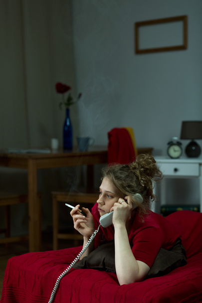 Young woman with cigarette - Foto, imagen