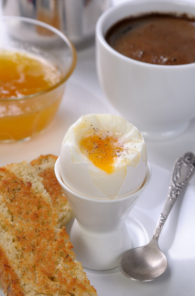 Βραστό αυγό για πρωινό - Φωτογραφία, εικόνα