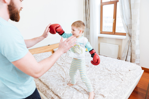 Little boy in boxing gloves playing with his dad  - Foto, immagini