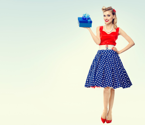 Full body of woman in pin-up style dress with gift box - Zdjęcie, obraz