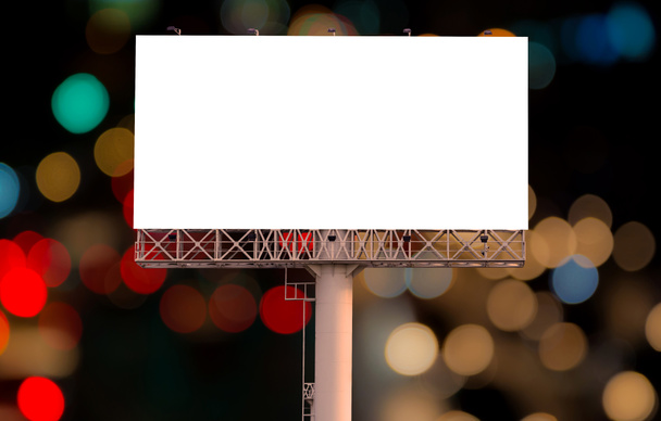 Κενό billboard για διαφήμισης στη διάρκεια της νύχτας με bokeh backg - Φωτογραφία, εικόνα