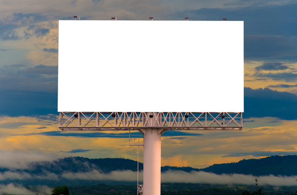 Порожній рекламний щит готовий для нової реклами з блакитним небом backgr
 - Фото, зображення