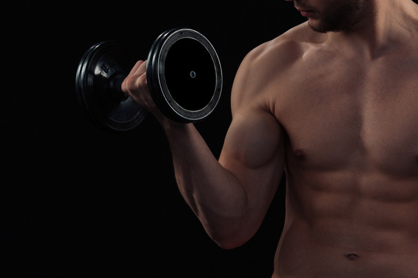 Treino de homem muscular com halteres
 - Foto, Imagem