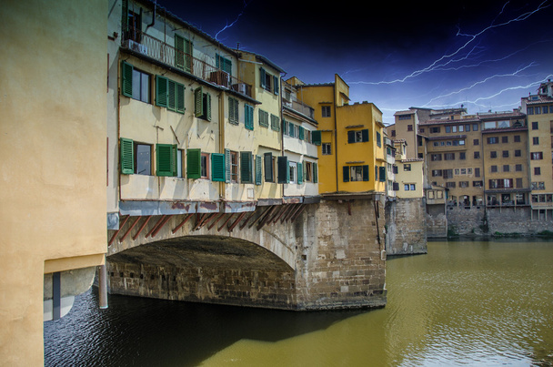 Sivunäkymä Old Bridge - Ponte Vecchio Firenzessä
 - Valokuva, kuva
