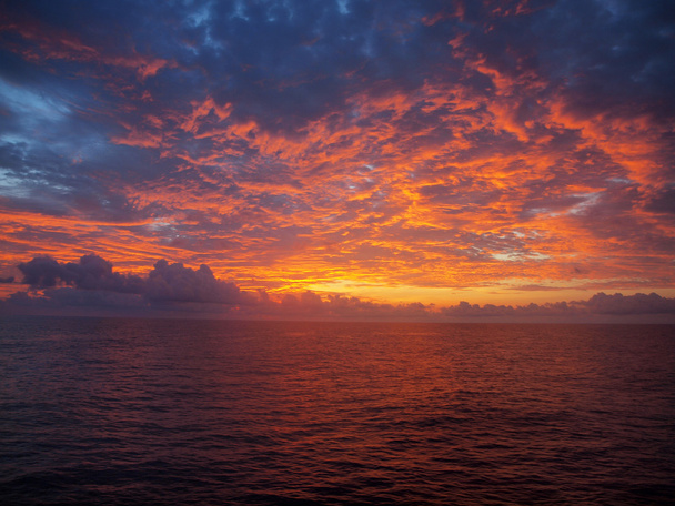 Auringonlasku yli Tyynenmeren
 - Valokuva, kuva