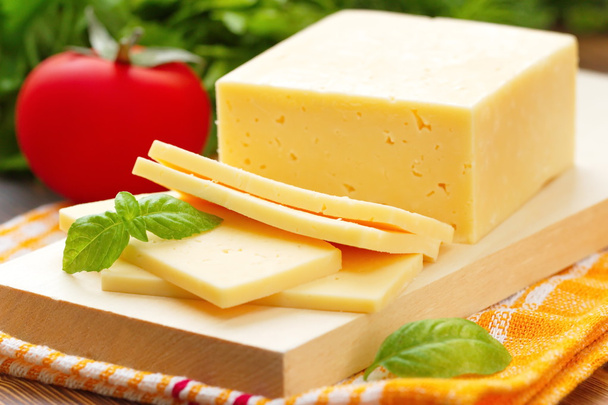 Сыр с базиликом и овощами
 - Фото, изображение