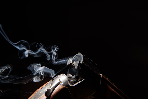 Smoke from a hunting rifle - Foto, Imagen