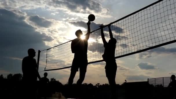 Voleibol de praia profissional ao pôr do sol em câmera lenta
. - Filmagem, Vídeo