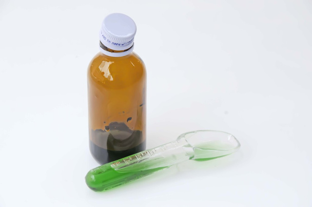  шприц для ребенка и бутылка
 - Фото, изображение