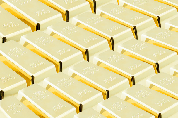 Pilha de barras de ouro brilhante / lingotes no cofre central / arrecadação
. - Foto, Imagem