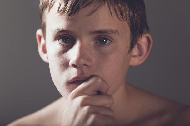 Serious Teenage Boy with Hand Resting on Chin - Foto, afbeelding
