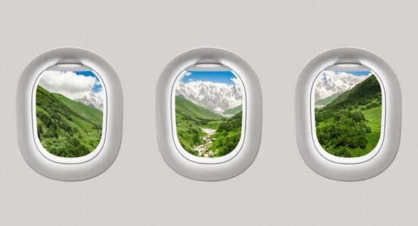 Gürcistan'daki dağlar uçağına windows bakarak - Fotoğraf, Görsel
