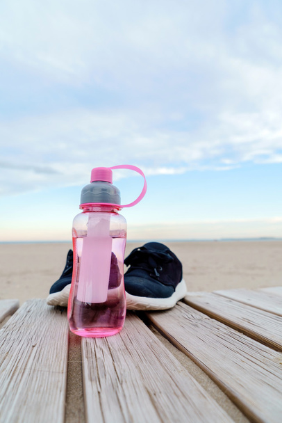 water in bottle and sport shoes - Foto, Bild