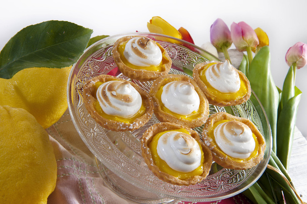 Pasticcini con crema al limone  - Foto, afbeelding