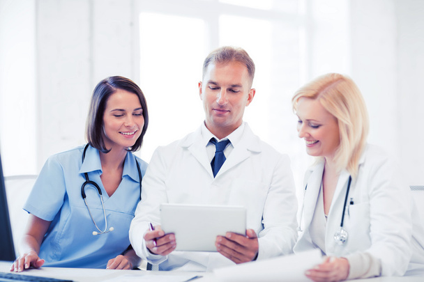 doctors looking at tablet pc - Фото, изображение