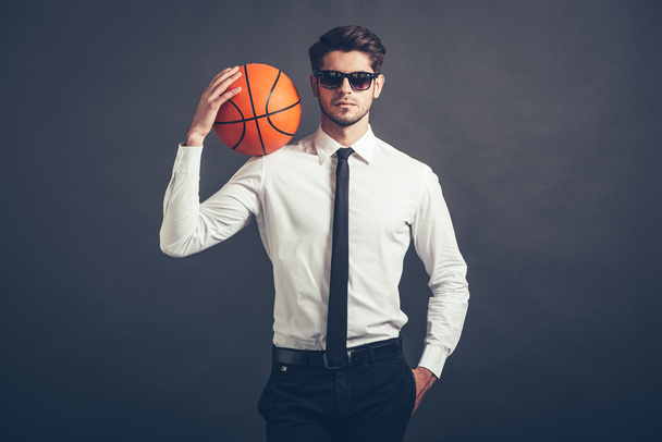 man holding basketball ball  - Φωτογραφία, εικόνα