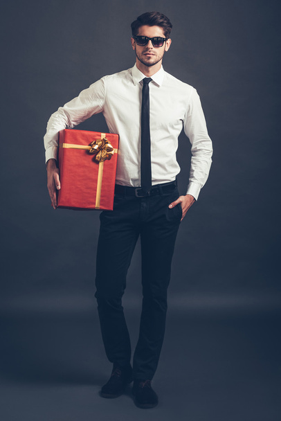 man holding gift box - Foto, Imagem
