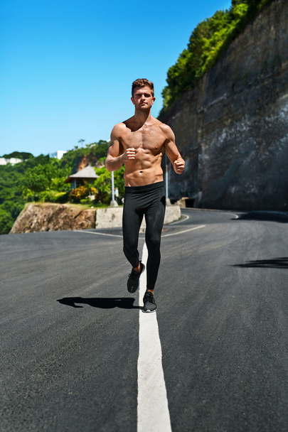 Handsome Muscular Man Running And Exercising Outdoors. Sport, Fitness - Foto, imagen