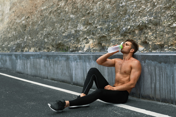 Hot Thirsty Man Drinking Water Drink After Running Outdoors. Sport - Фото, изображение