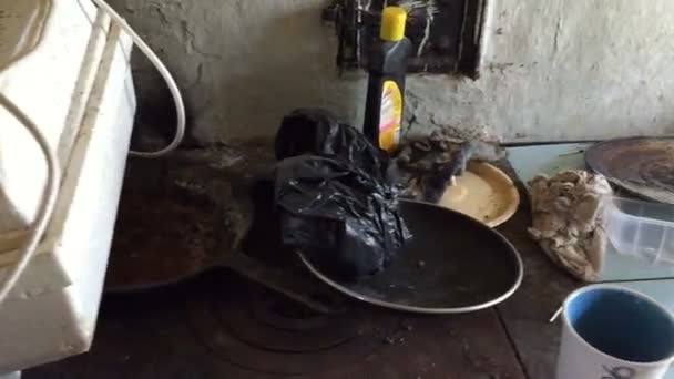 Unpleasant place with a rusty plate and other objects. - Imágenes, Vídeo