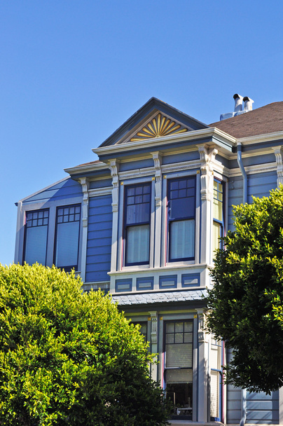 San Francisco, Califórnia: casa histórica no distrito de Castro, um dos primeiros bairros gays dos EUA, o símbolo mais proeminente do ativismo lésbico, gay, bissexual e transgênero no mundo
 - Foto, Imagem